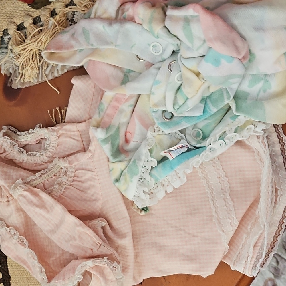 Vintage Doll Trunk With Doll Clothing - Picture 6 of 8